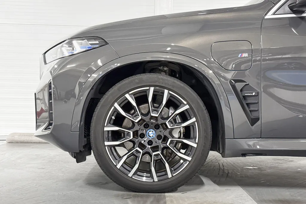 BMW X5 xDrive50e Launch Edition