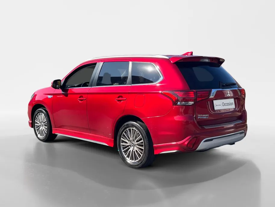Mitsubishi Outlander 2.4 PHEV autom. Intense+ NL Auto | Pano dak | Trekhaak | LED | Alcantara | Blind Spot | Stoel-/stuurverwarming | etc.