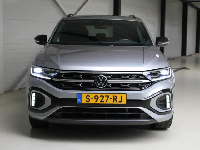 Volkswagen T-Roc 1.5 TSI R-Line DSG Automaat Blackstyle Navigatie | Climate Control | El. Achterklep | Camera | 4-Seizoenen banden