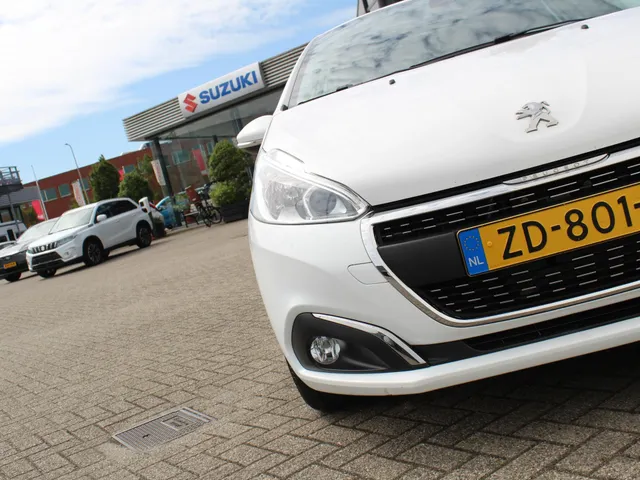 Peugeot 208 1.2 PureTech Signature | Airco | Navi | Park sens | Lm-Velgen