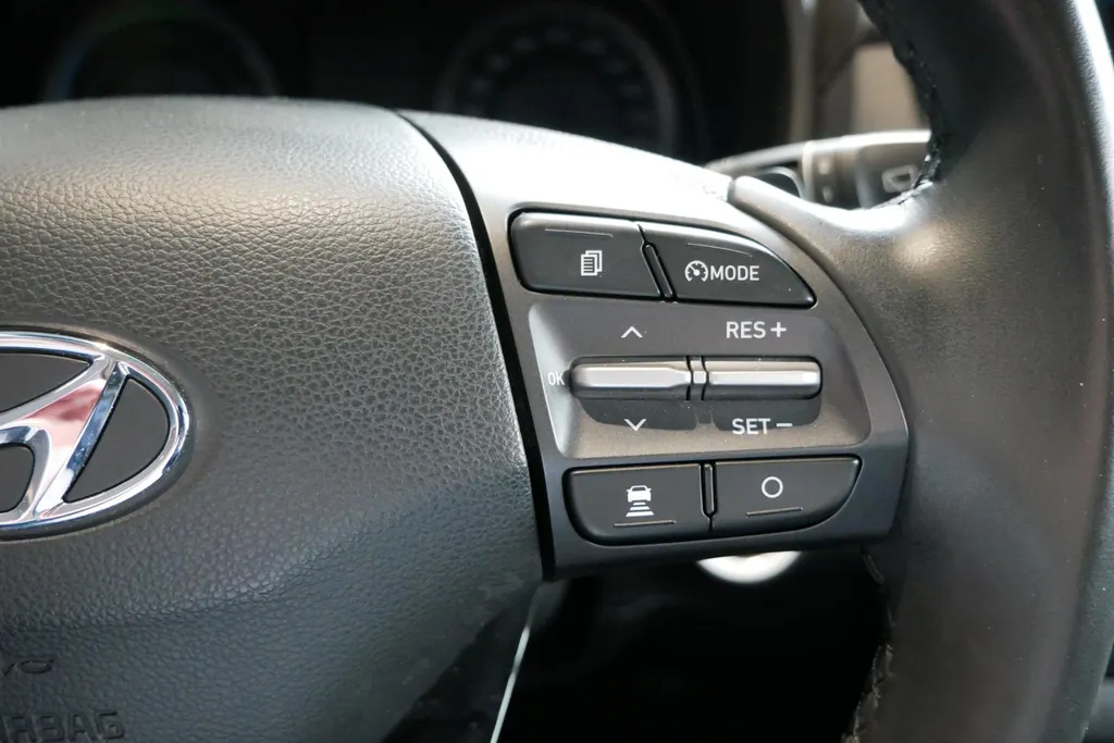 Hyundai Kona 1.6 GDI HEV Fashion | Parkeersensoren achter | Dodehoek sensoren | LM wielen | Climate controle | Adaptive cruise controle | Intelligente sleutel | Navigatie | Bluetooth | Zeer nette auto |