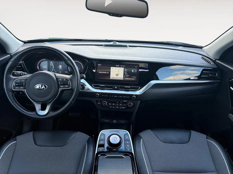 Kia e-Niro DynamicPlusLine 64 kWh | SOH 97,5% | Camera | Keyless | Schuifdak | Navi | Apple Carplay | Android Auto | Lichtmetalen Velgen |