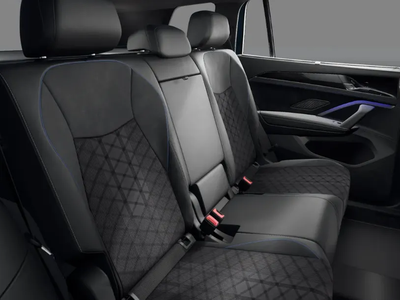 Volkswagen Tayron R-Line Edition 1.5 eHybrid 204 PK 6 versn. DSG · Black Style Pakket · Panoramaschuif-kanteldak · Trekhaak inklapbaar, met elektrische ontgrendeling, incl. aanhangermanoeuvreerhulp Trailer Assist ·