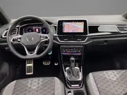 Volkswagen T-Roc 1.5TSI/150PK R-Line Business+ · Panoramadak · Trekhaak · Camera · Apple/Android Car Play · Navigatie · Stoelverwarming · Garantie t/m 09-10-2027 of 100000km.