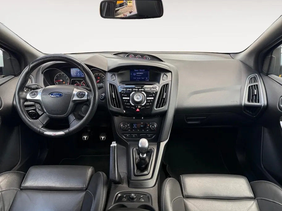 Ford Focus Wagon 2.0 EcoBoost ST-3 | Recaro-Stoelen | Parkeer Camera | Leder | Cruise Control | Climate Control | Parkeer Sensoren |