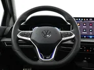 Volkswagen Golf 1.5 eHybrid 272pk DSG GTE · Panoramadak · Camera · Inklap. Trekhaak · Leder Vienna · Stuur- & Stoelverwarming · Elek. Stoel + Geheugen · Garantie t/m 18-06-2030 of 100.000km