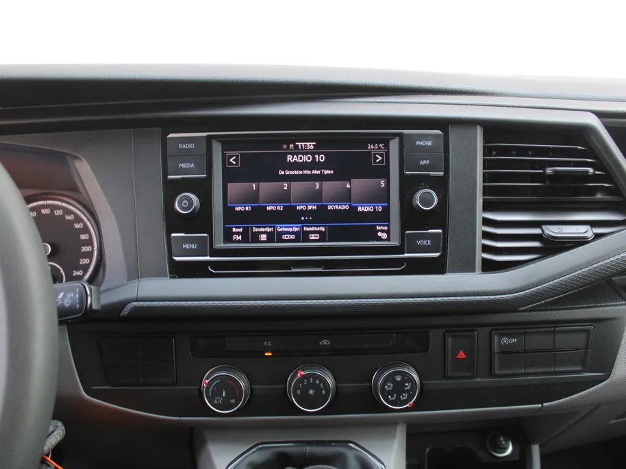 Volkswagen Transporter 2.0 TDI L2H1 28 Comfortline | 3-zits | Airco | Cruise | PDC | Apple Carplay | Android Auto | Volledig betimmerd |