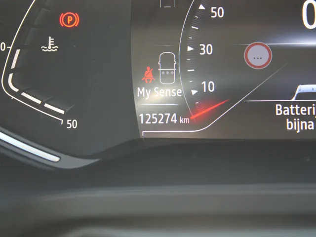 Renault Captur 1.3 TCe 130 AUT Intens | Climat Control | Trekhaak | Camera | Cruise