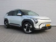 Kia EV3 Plus Advanced 81.4 kWh | Stuur/stoelverwarming | Schuifdak | Camera | Elek. stoelverstelling | 19' LM | Dodehoek detectie | Clima | LED |