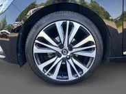 Renault Clio 100PK TCe Initiale Paris | 1e eigenaar | Bose Audio | Wit Leder | Armsteun | Climate Control | Camera | Apple CarPlay/Android Auto | Cruise Control | Lichtemetalen Velgen | Licht & Regen Sensor |