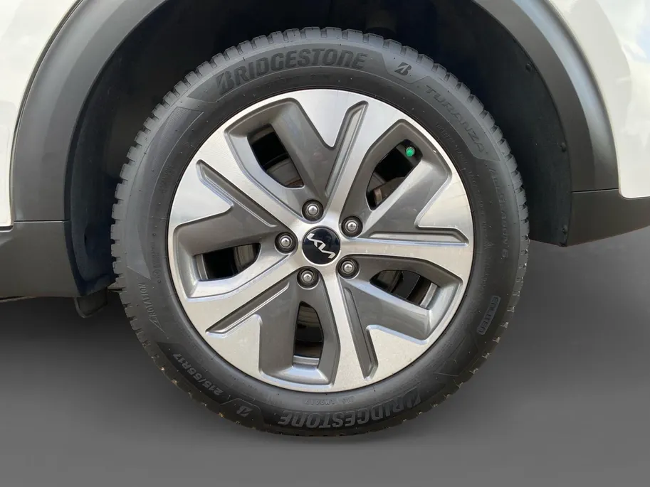 Kia e-Niro DynamicLine 64 kWh | Climate control | Navigatie | 17 inch LM-velgen | Keyless | AppleCarPlay-Android Auto | Parkeercamera | SOH 99.3% |