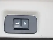 Nissan ARIYA Evolve 66 kWh | 22KW Lader| Afneembare trekhaak| Apple carplpay& Android auto| 360grd Camera| Stoelverwarming en verkoeling| Elektrisch verstelbare stoelen| Luxe bekleding| Dealer onderhouden|