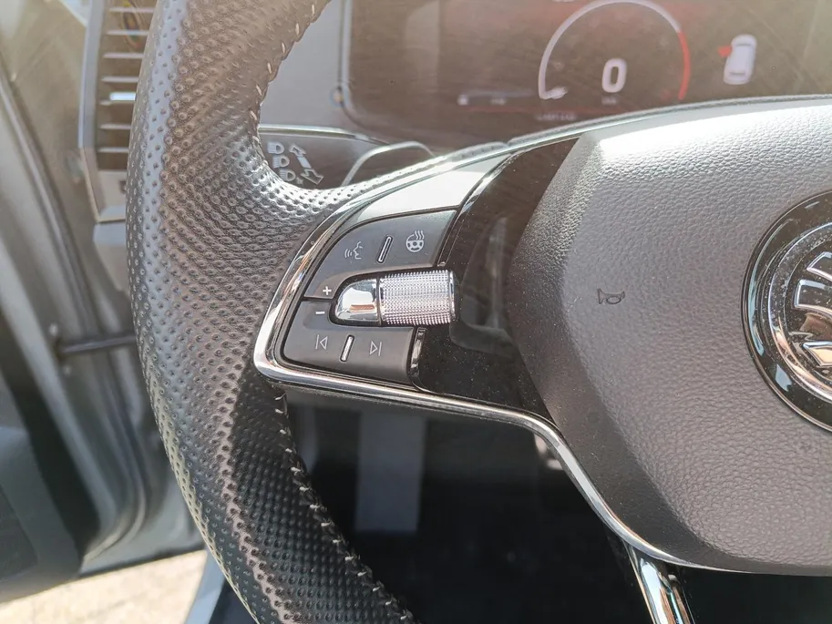 Škoda Karoq 1.5 TSI ACT Sportline Business | Apple Carplay/Android Auto | Elektrische achterklep | Airco (automatisch)