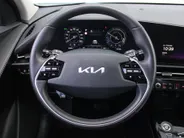 Kia Niro EV DynamicLine 64.8 kWh | Trekhaak | Camera | Clima | Cruise adapt. | Navi | 17' LM | Keyless | Apple Carplay/Android Auto |