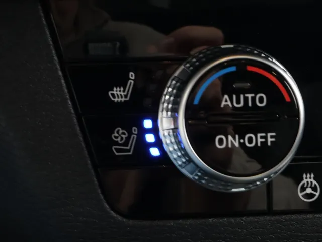Mitsubishi Outlander 2.4 PHEV Black Edition All Seasons | Yamaha sound