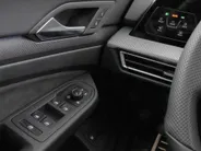 Volkswagen Golf 1.5 eHybrid 272pk DSG GTE · Panoramadak · 360 Camera · Inklap. Trekhaak · Head-Up Display · Matrix LED · Keyless · DCC · Garantie t/m 26-05-2030 of 100.000km