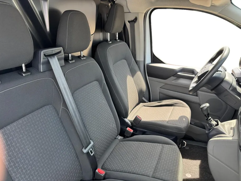 Ford Transit Custom 280 2.0 TDCI L1H1 Trend 110 pk | 3-zits | Airco | Parkeersensoren voor en achter | Apple Car PLay / Android Auto | LED dagrijverlichting |