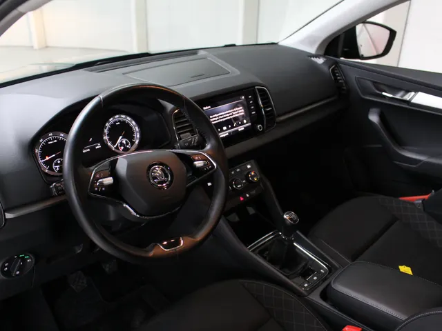 Škoda Karoq 1.0 TSI Business Edition Navigatie | Parkeersensoren | Cruise Control |