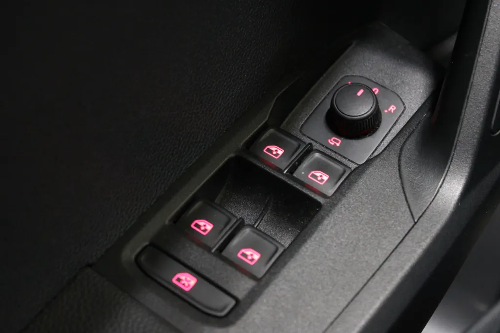 SEAT Ibiza 1.0 TSI Style Business Intense / Navigatie / Camera / Trekhaak /