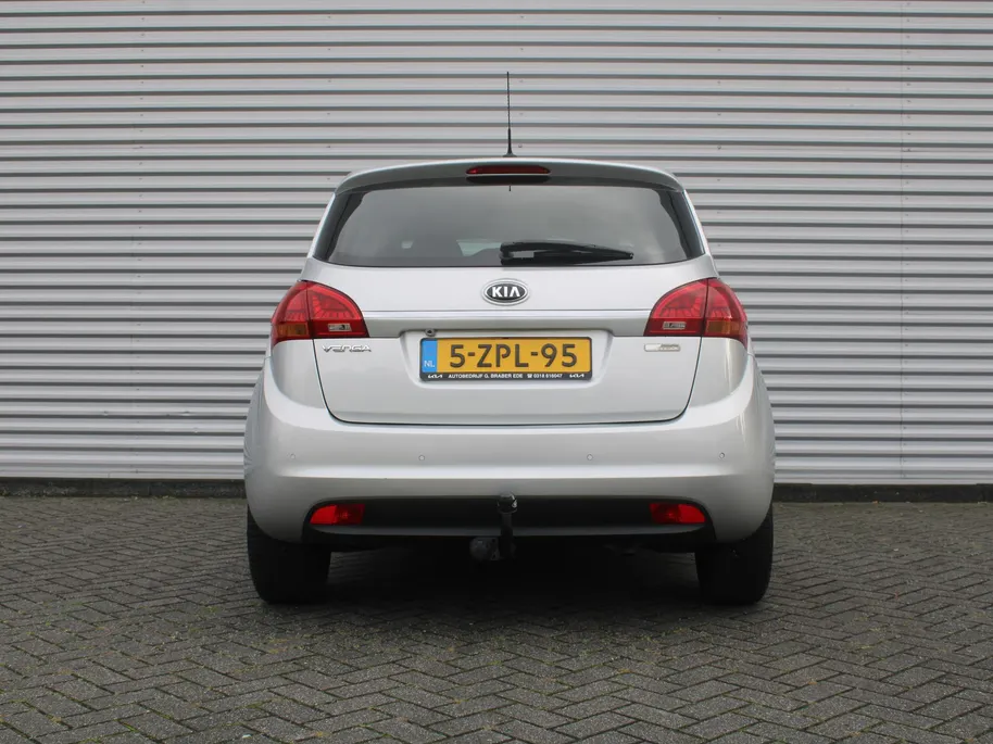Kia Venga 1.4 CVVT First Edition | 16' LM | Trekhaak | Navi | Airco | Cruise | Camera | PDC | All seasons |