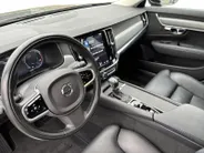 Volvo V90 2.0 T4 Momentum | LEDER | CAMERA | TREKHAAK | DEALER-ONDERHOUDEN | NL-AUTO |