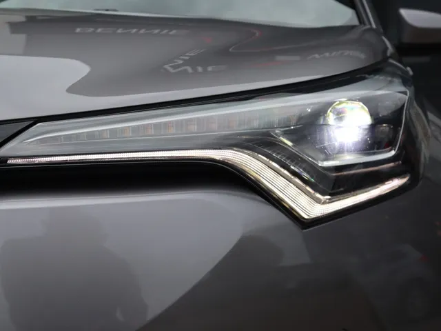 Toyota C-HR 1.8 Hybrid Style Ultimate Blindspot | Stoel en stuurverwarming | All seasons