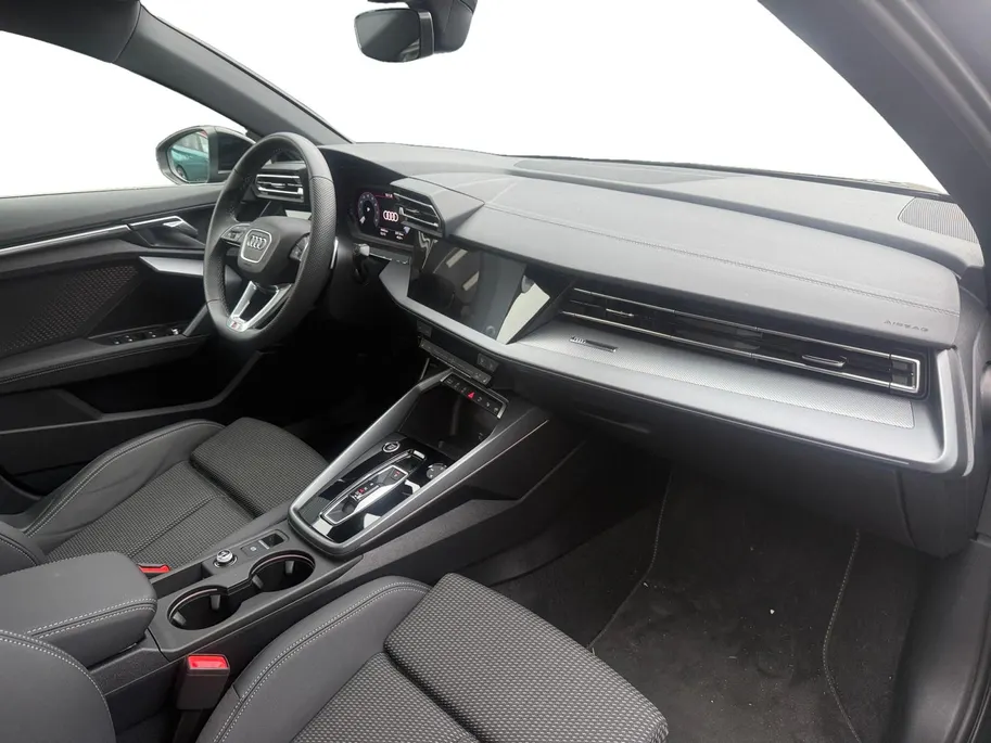 Audi A3 Sportback 35 TFSI S edition | 3X S Line | Schuif-Kantel Dak | Sportstoelen | SONOS | Camera | Stoelverwarming | Apple Carplay | Adaptief Cruise Control | Climate Control
