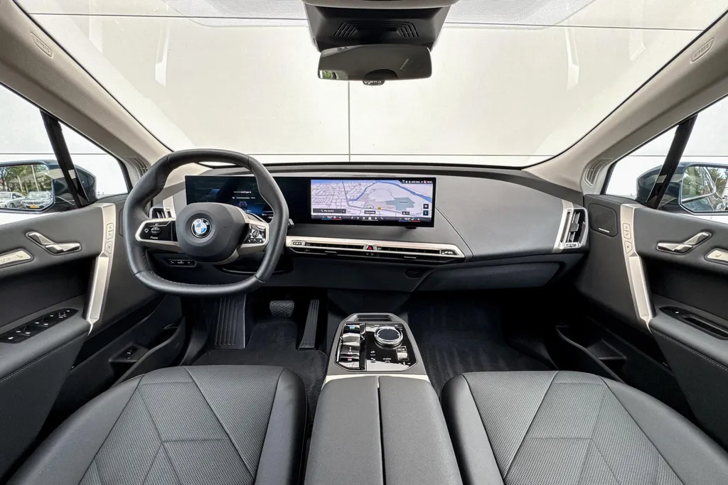 BMW iX xDrive45 101 kWh
