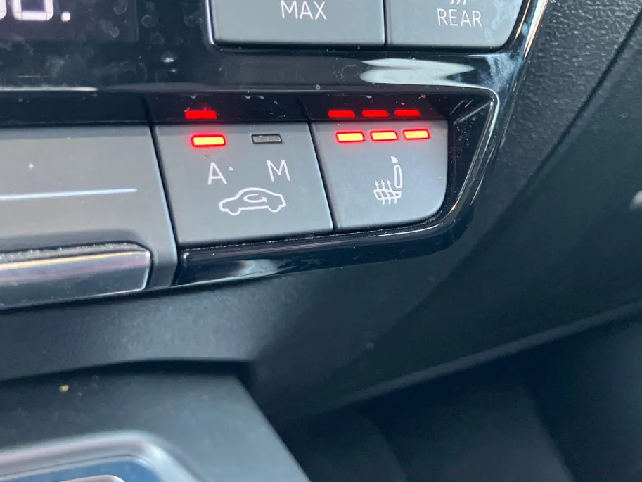 Audi A3 Sportback 45 TFSIe 245pk S edition Competition · Panoramadak · Camera · Massage functie · Apple/Android Car Play · Adaptive Cruise Control · Elektrisch verstelbare stoelverstelling · Stoelverwarming ·