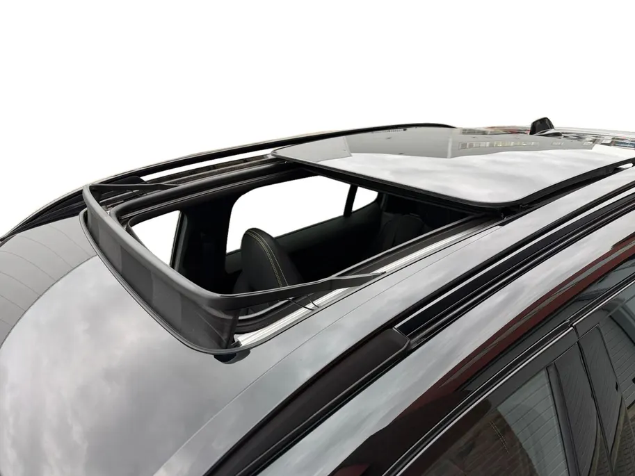 Lynk & Co 01 1.5 More |Schuif-kanteldak| Navigatie| 360 graden camera |Stoel/stuurverwarming| Lederen bekleding|