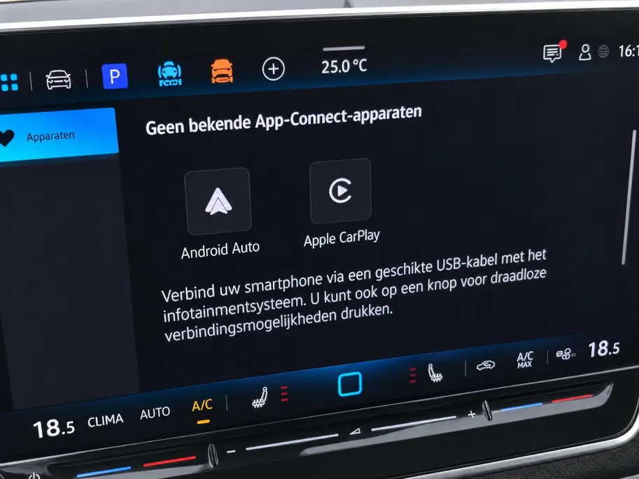 Volkswagen Golf 1.5eTSI/150PK R-Line · Navigatie · Trekhaak · Apple/Android Car Play · Dodehoeksensoren · Stoelverwarming ·  Garantie t/m 08-01-2031 of 100000km.