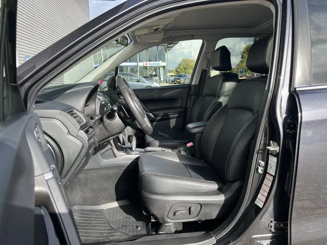 Subaru Forester 2.0 Premium Automaat | Trekhaak | All Season Banden | Elek. Schuif/Kantel Dak |17' LM Velgen | Navigatie