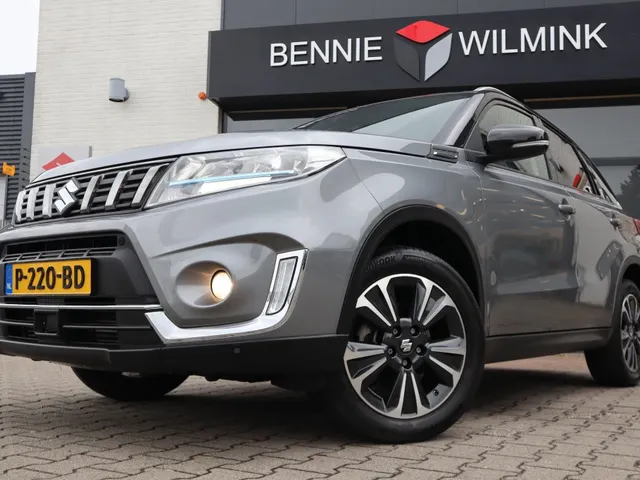 Suzuki Vitara 1.4 BoosterJet Hybrid Style Trekhaak | Adaptive Cruise | Two tone