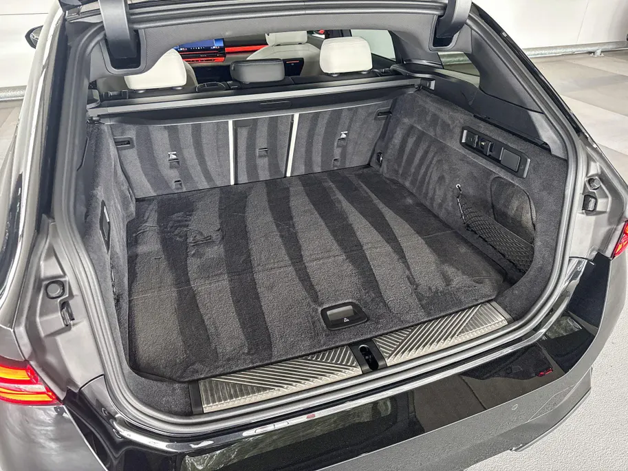 BMW 5 Serie Touring 550e xDrive