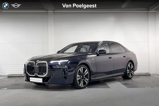 BMW i7
