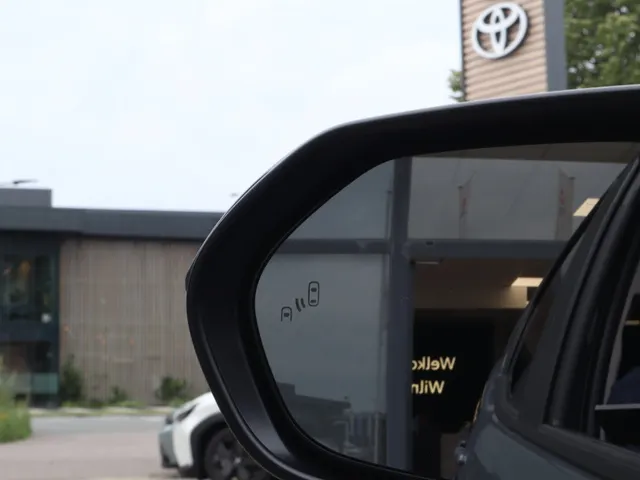 Toyota Yaris 1.5 Hybrid 115 Dynamic | V+A Parkeersensoren | Stoel & Stuur Ver
