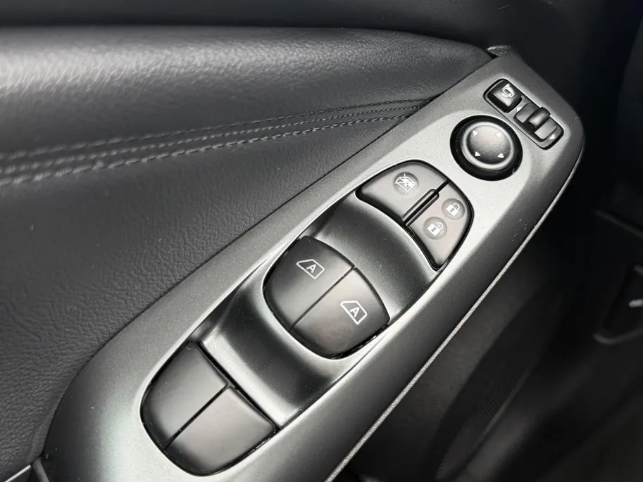 Nissan Juke 1.6 Hybrid N-Connecta | Nieuwe auto| Licht metalen velgen| Automaat| Navigatie| Camera| Parkeersensoren voor en achter| Stuur verwarming| Stoel verwarming| Vooruit verwarming|