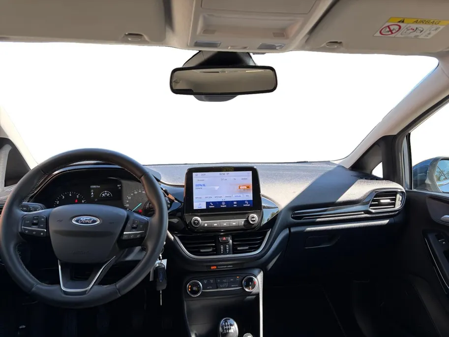 Ford Fiesta 1.0 EcoBoost Titanium | 1e Eigenaar | NL-Auto | Navigatie | Climate Control | Cruise Control | Parkeersensoren | Lichtmetalen velgen | All Weather banden