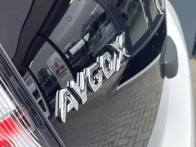 Toyota Aygo X 1.0 VVT-i first Edition | Stoelverwarming | Apple Car-Play