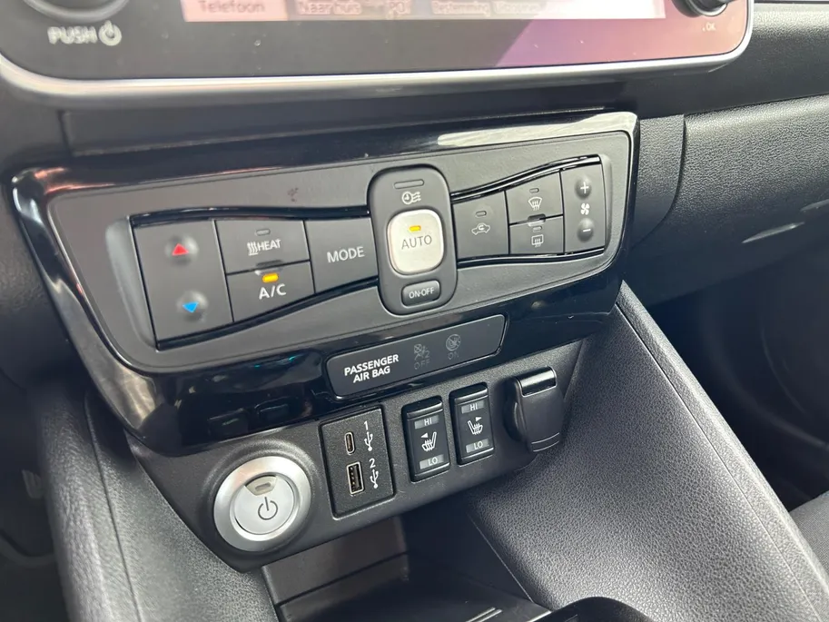 Nissan Leaf N-Connecta 40 kWh | SOH 99% | Stoel- stuurverwarming | 360 camera | Navi | Climate control