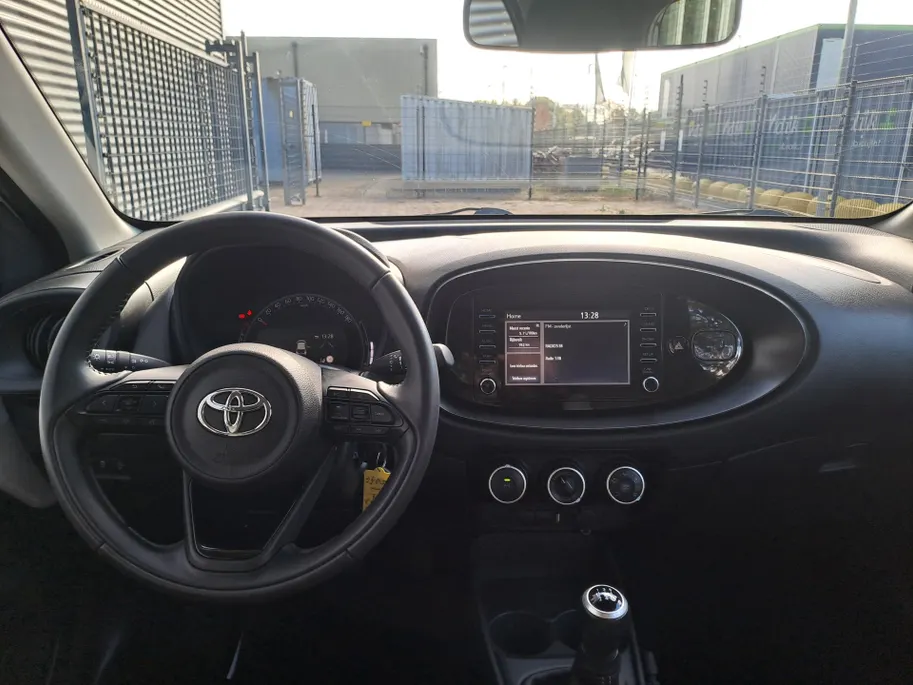 Toyota Aygo X 1.0 VVT-i MT Play | Apple Carplay/Android Auto | Cruise control adaptief | Airco | DAB | Camera