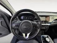 Kia e-Niro DynamicPlusLine 64 kWh | *1E EIGENAAR | FABRIEKSGARANTIE | SCHUIF- KANTELDAK | APPLE CARPLAY/ ANDROID AUTO | NAVI | CAMERA | STUUR/ STOELVERWARMING | STOF/ LEDER | ETC…