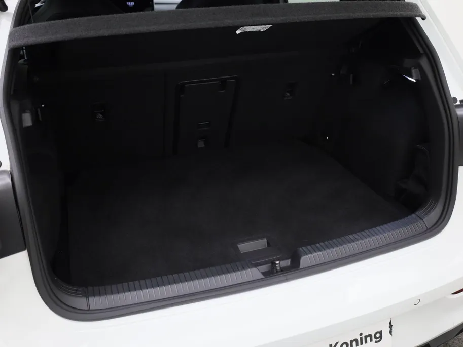 Volkswagen Golf 1.5eTSI/150PK R-Line Black Style DSG · Navigatie · Camera + Parkeersensoren · Apple/Android Car Play · Garantie t/m 18-11-2026  · EXTRA INRUILKORTING ·