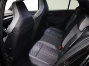Volkswagen Golf 1.5eTSI/130PK R-Line DSG Volkswagen Golf 1.5eTSI/131PK R-Line DSG · Panoramadak · Apple/Android Car Play · Stoel & Stuurverwarming · Navigatie · LED ·