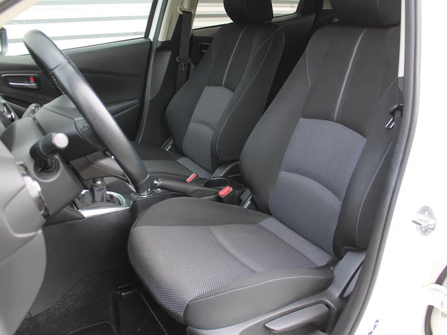 Mazda 2 1.5 Skyactiv-G GT-M | Trekhaak | Camera | Stoelverwarming | 16' LM | Navi | Cruise | Clima | Dodehoek detectie | LED | HUD |