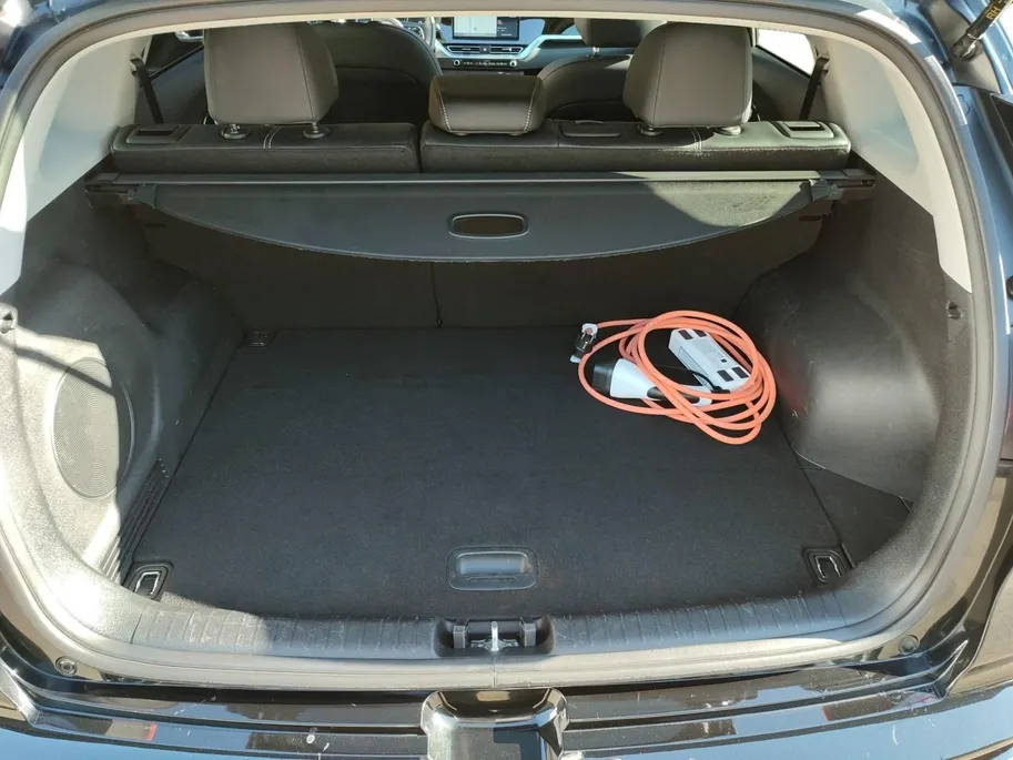 Kia e-Niro DynamicPlusLine 64 kWh | Warmtepomp! | Apple Carplay / Android Auto | Navigatiesyteem | Elektrisch Verstelbare Voorstoelen | Bestuurdersstoel + Geheugen | Stoelverwarming + Stoelkoeling | Stuurverwarming | Elektrisch Schuif / Kanteldak | Licht + Regensens