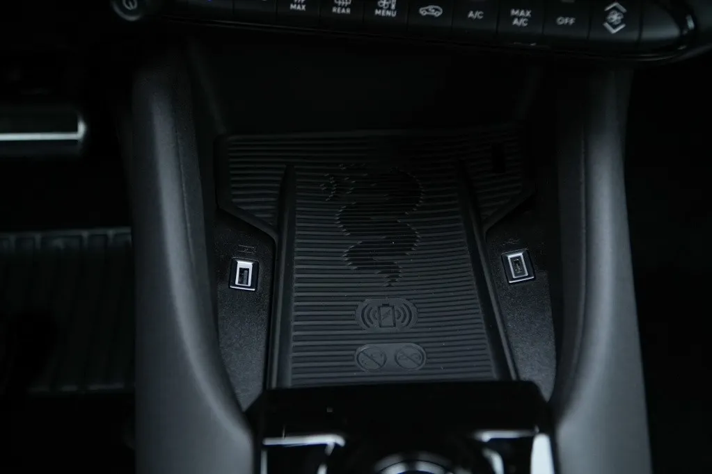 Alfa Romeo Junior 1.2 Turbo 136 PK Ibrida Speciale | Techno | Camera | Navi | Carp