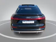 Audi e-tron Sportback 55 quattro S Line 95 kWh 300kW/408PK · Panoramadak · Trekhaak · Camera · Leder · Stoelverwarming · Drive select ·  Garantie t/m 18-10-2027 of 100000km.
