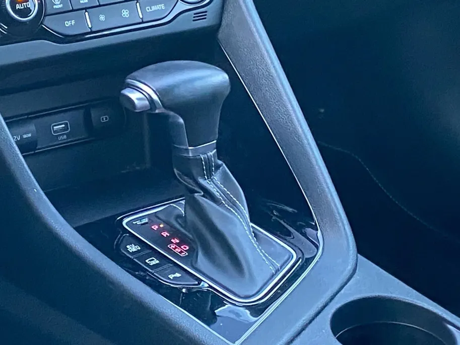 Kia Niro 1.6 GDi PHEV DynamicPlusLine | Climate control | Leder | Stoel,- en stuurverwarming | Keyless | Navigatie | Dodehoek detectie | 16 inch LM-velgen | Parkeercamera |