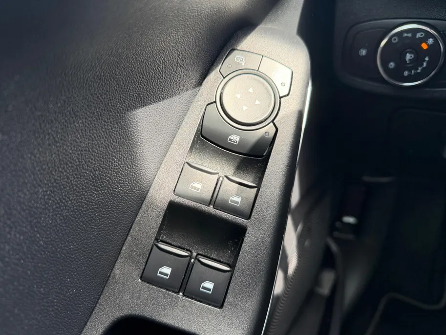 Ford Fiesta 1.0 EcoBoost Hybrid Titanium | Dealer onderhouden | NL auto | Winter pack | Parkeersensor achter | Navigatie via carplay | Apple carplay & Android auto | Cruise control | Bovag garantie |